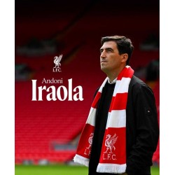 Iraola indossa la maglia del Liverpool, riaccendendo la tempesta heavy metal di Anfield.